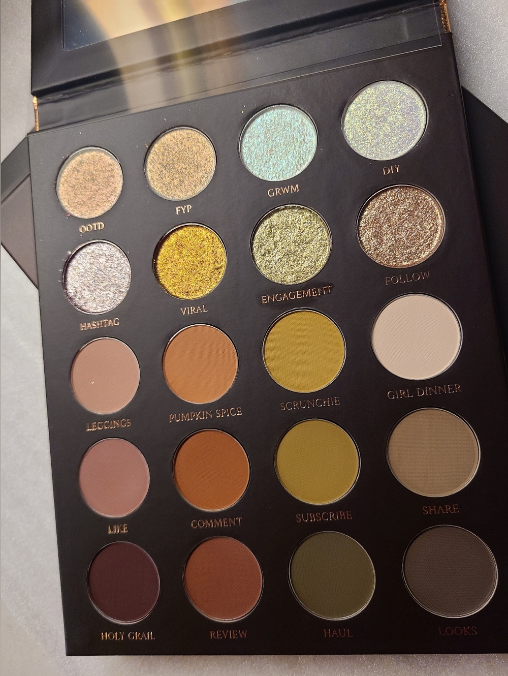 Glaminatrix BARELY BASIC Eyeshadow Palette